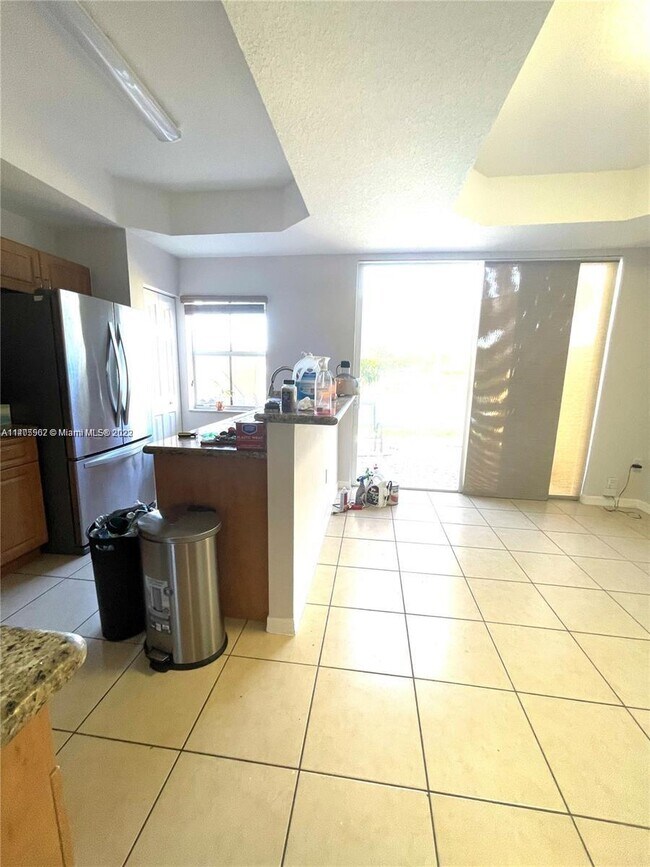 Building Photo - 810 SW 143rd Terrace