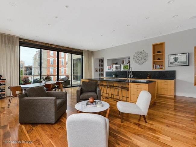 Foto del edificio - 1302 W Erie St