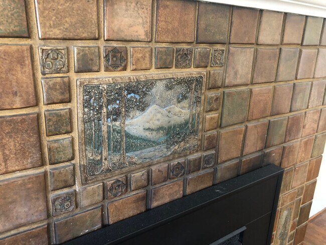 Fireplace detail - 1323 SE 49TH AVE
