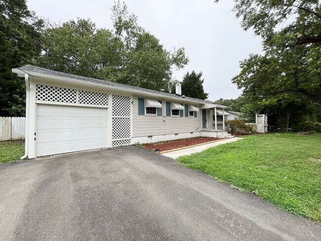 Foto del edificio - Comfortable 3BD, 1.5BA House with Large Fe...