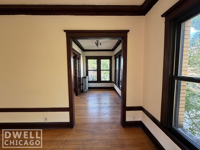 Foto del edificio - 2414 N Sawyer Ave