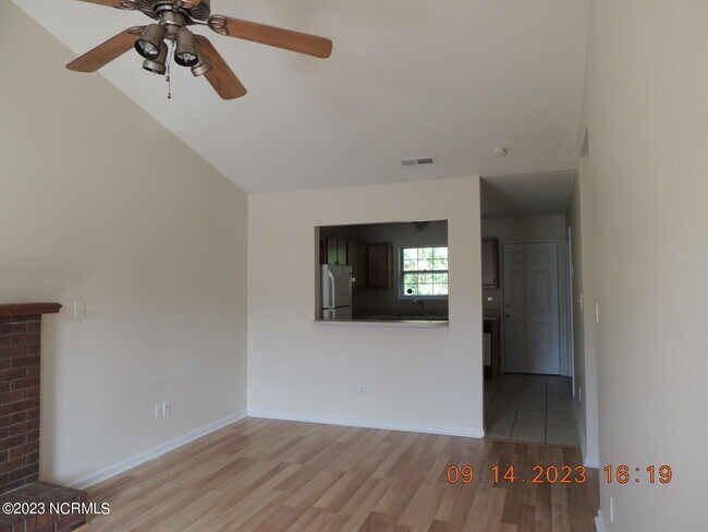 Foto del edificio - 121 Creekview Dr