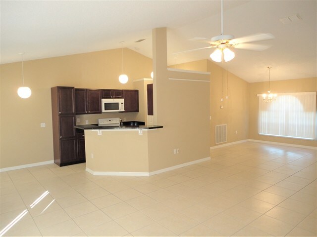 Foto del edificio - 3243 Scenic Woods Drive