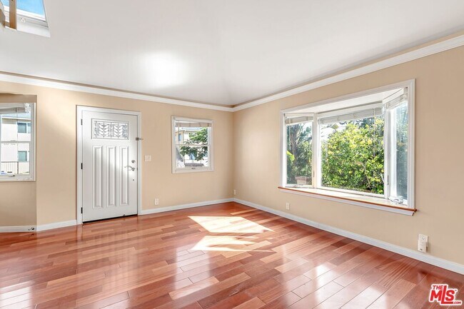 Foto del edificio - 325 Vernon Ave