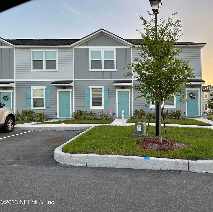 Primary Photo - 660 Yellow Oaks Ln