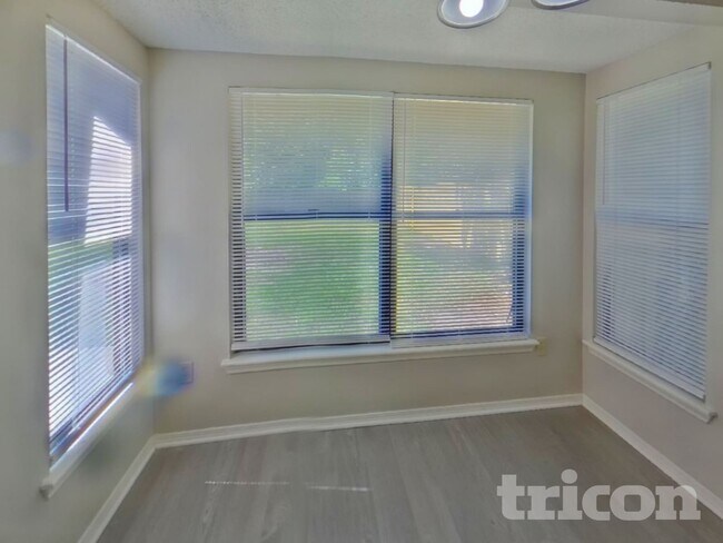 Foto del edificio - 1805 Clover Ct