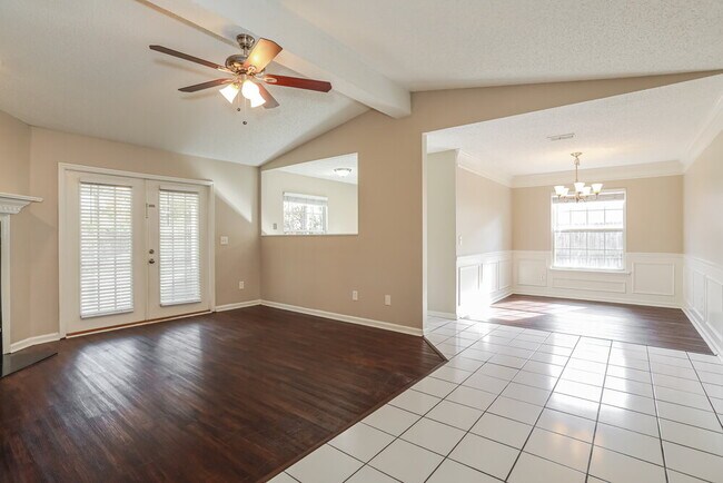 Foto del edificio - 8051 Mactavish Way W