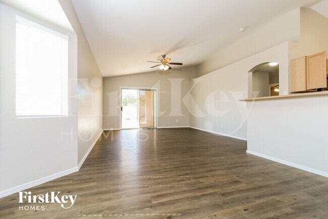 Foto del edificio - 11575 W Holly St