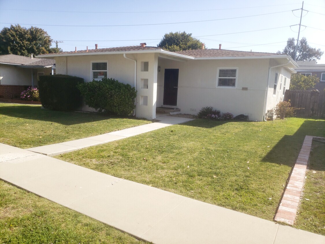 Front - 17210 Eastwood Ave