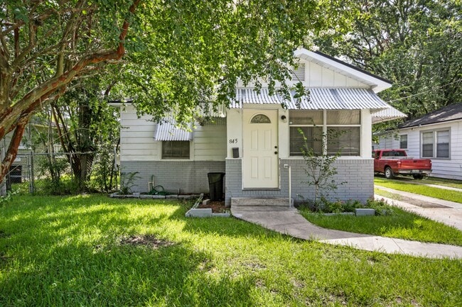 Building Photo - 845 Melson Ave
