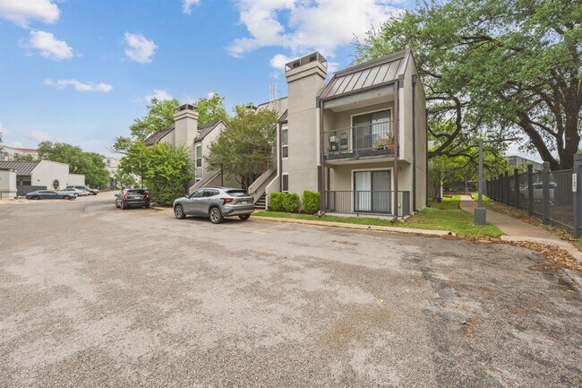 Building Photo - 935 La Posada Dr