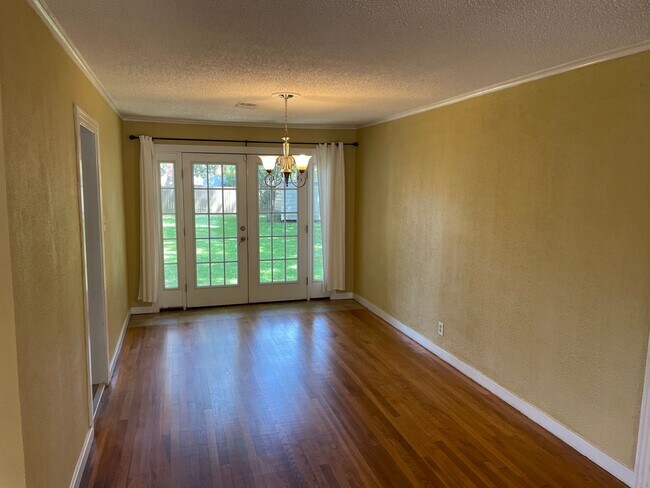 Foto del edificio - Broadmoor Home, 3 Beds, 2 Baths