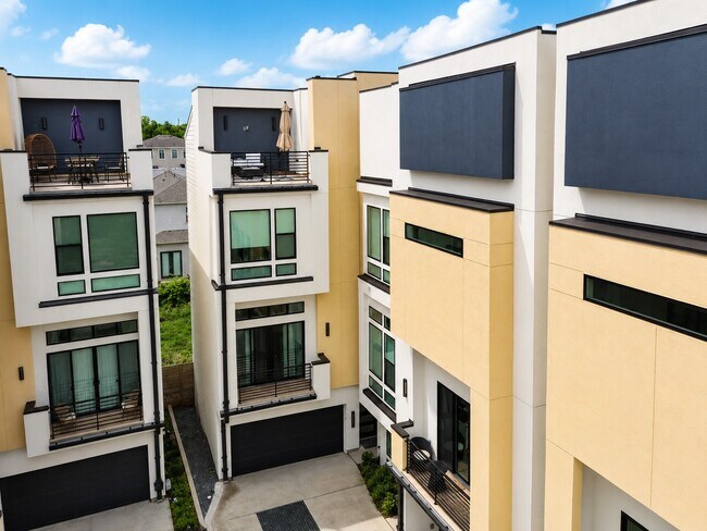 Foto del edificio - 3511 Hutchins St