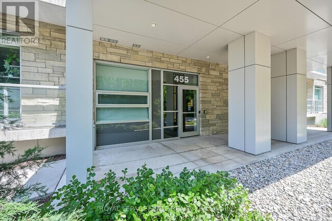 Photo du bâtiment - 455 Charlton Ave E