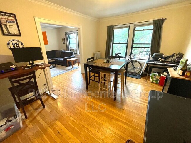 Foto del edificio - 918 W Oakdale Ave