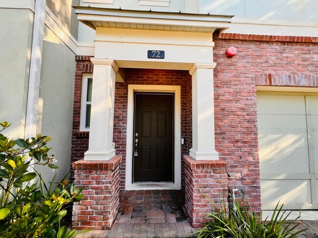 Foto del edificio - Gorgeous 3 bedroom, 2½ bath, 2 STORY townhome