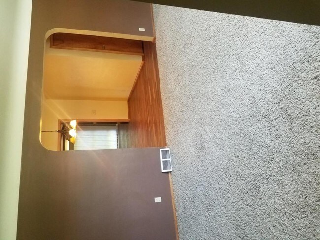 Foto del edificio - 106 E 8th St