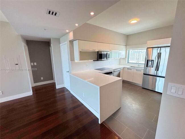 Foto del edificio - 601 NE 36th St