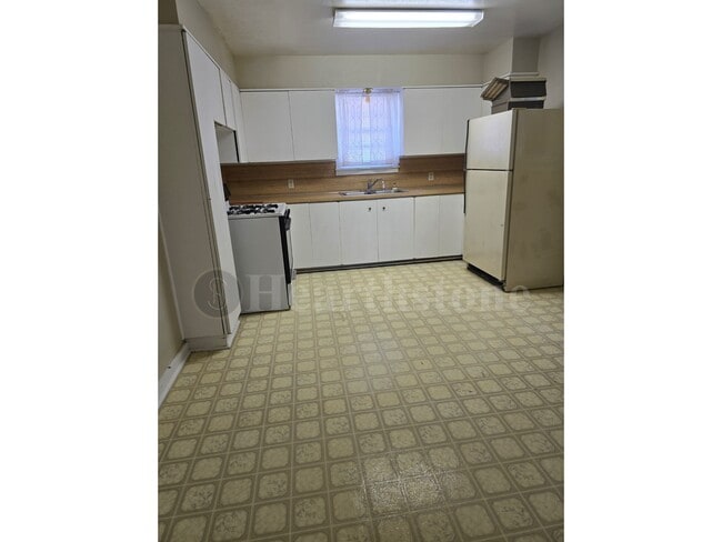 Building Photo - 717 Sandia Dr