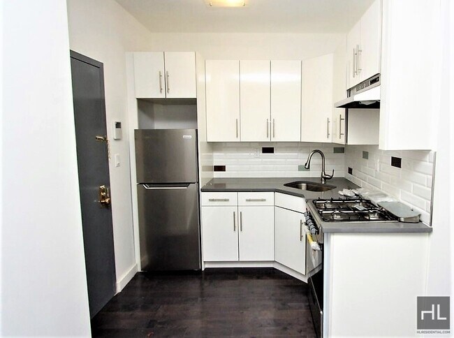 Foto del edificio - 894 Rogers Ave