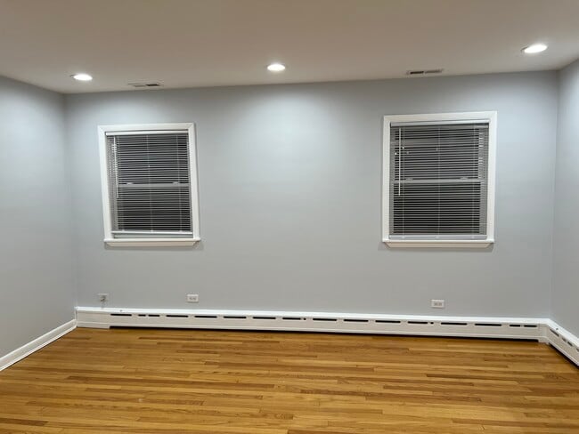 Building Photo - 5258 N LeClaire Ave