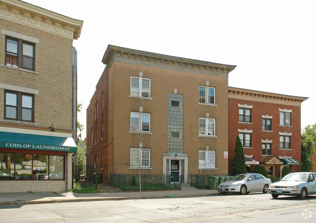 Building Photo - 1963-1965 Park St