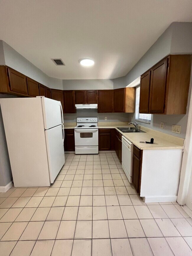 Building Photo - 4265 Narcissus Ave