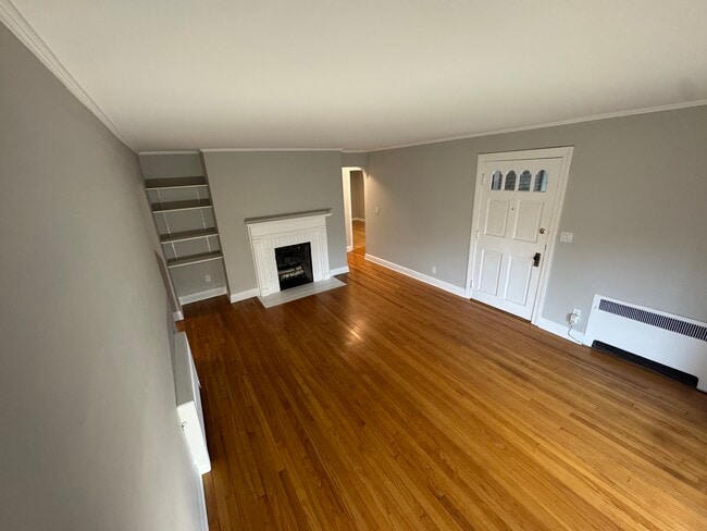 Building Photo - 2984 Linwood Ave