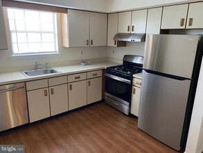 Building Photo - 19 Barclay Ct