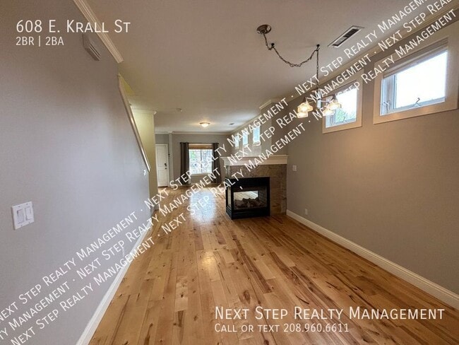 Building Photo - 608 E Krall St