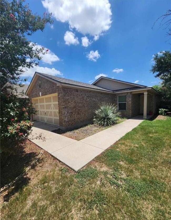 Building Photo - 9017 Lonesome Oak Dr
