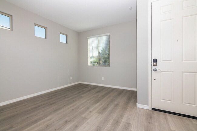 Building Photo - Come check out this beauty in Buckeye!