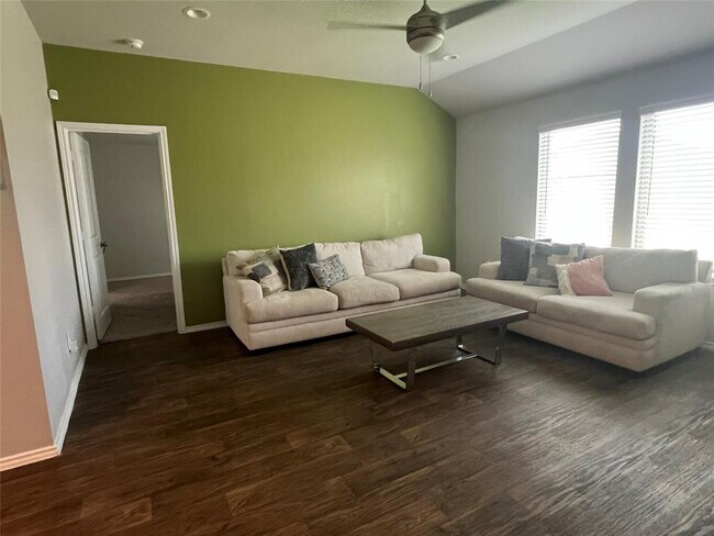 Foto del edificio - 20363 Green Mountain Dr