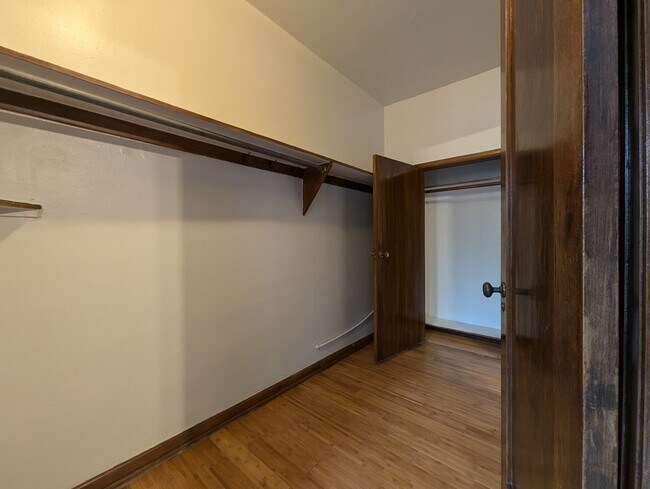 Foto del edificio - 5481 S Cornell Ave