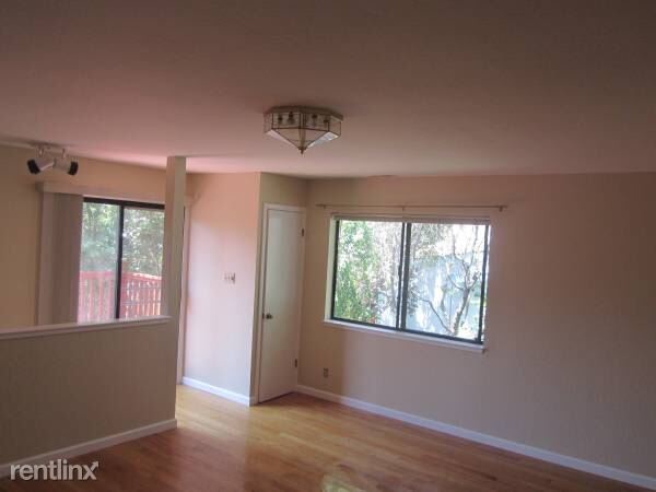 Building Photo - 3 br, 2 bath Apartment - 833 Edgehill Drive