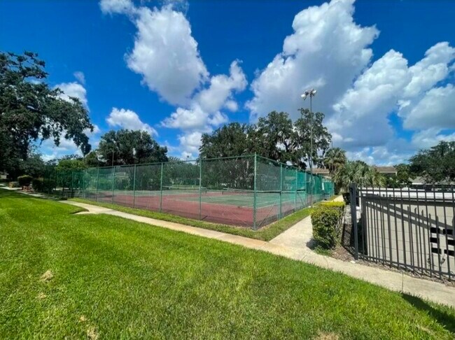 Foto del edificio - 8626 Cattail Dr