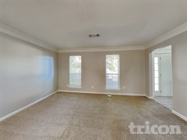 Foto del edificio - 5625 Longbow Dr