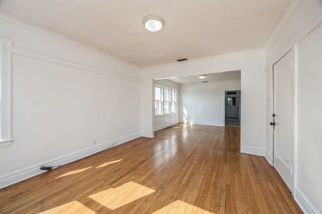 Foto del edificio - 1830 S Central Ave