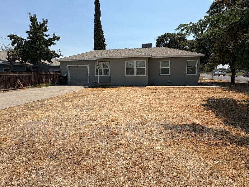 Primary Photo - 1033 W Houston Ave