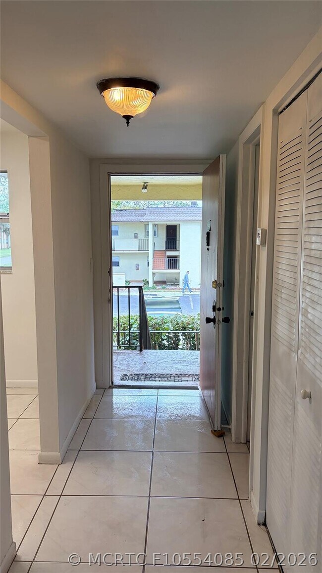 Foto del edificio - 5515 N Lakewood Cir