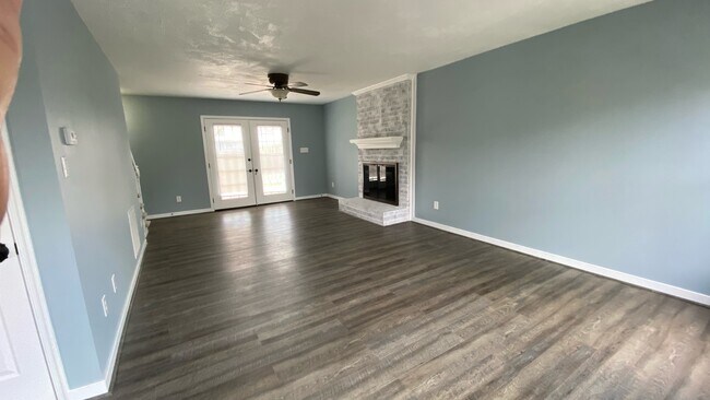 family room - 5133 Reids Pointe Rd