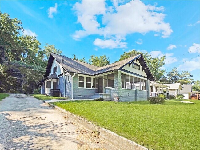 Building Photo - 984 Cascade Rd