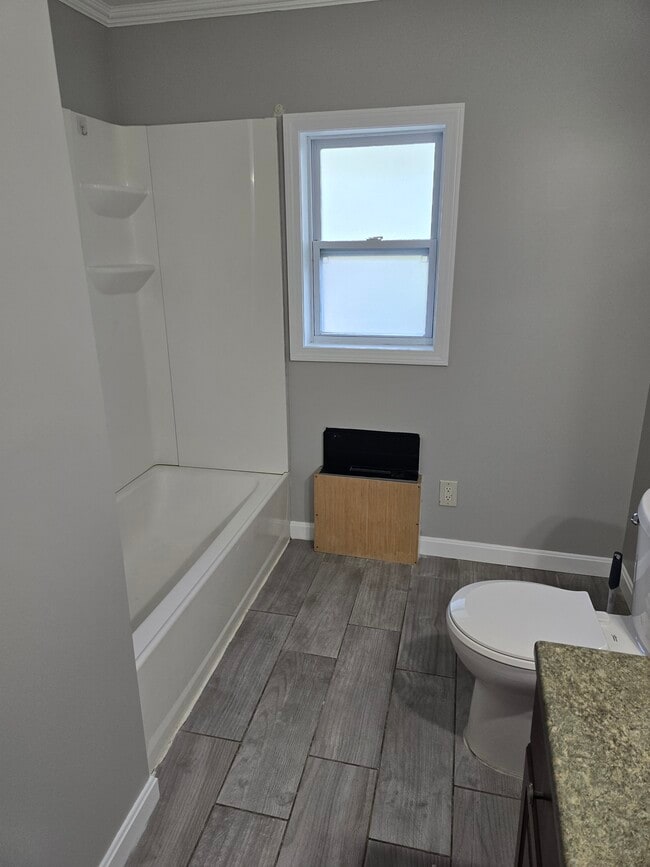 BATHROOM - 355 Laurel St