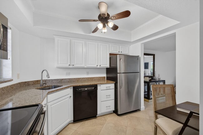 Building Photo - 18081 SE Country Club Dr