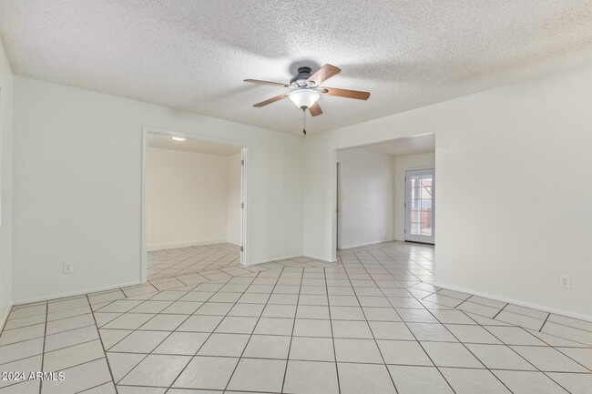 Building Photo - 6233 S Parkside Dr