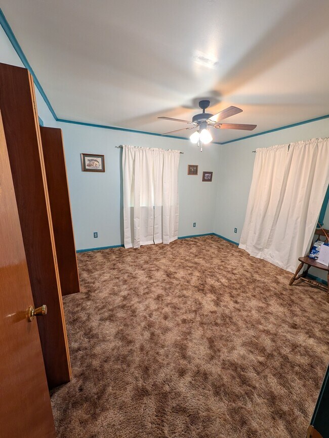 Foto del edificio - 2832 Creekview Dr