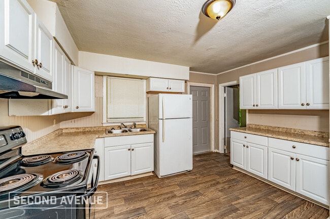 Building Photo - 844 Vanderbilt St