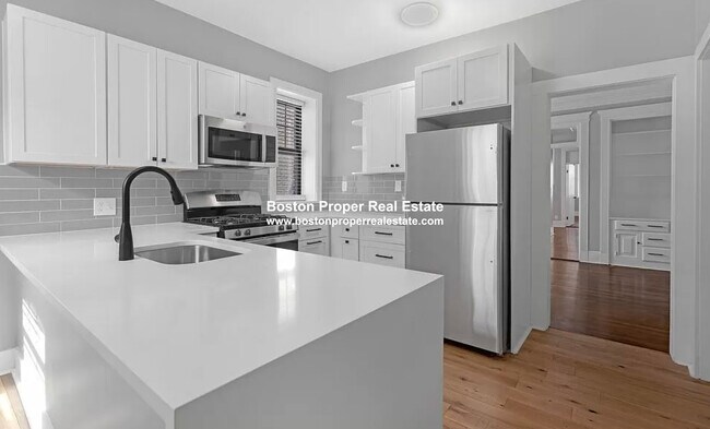 Building Photo - 28 Glenville Ave