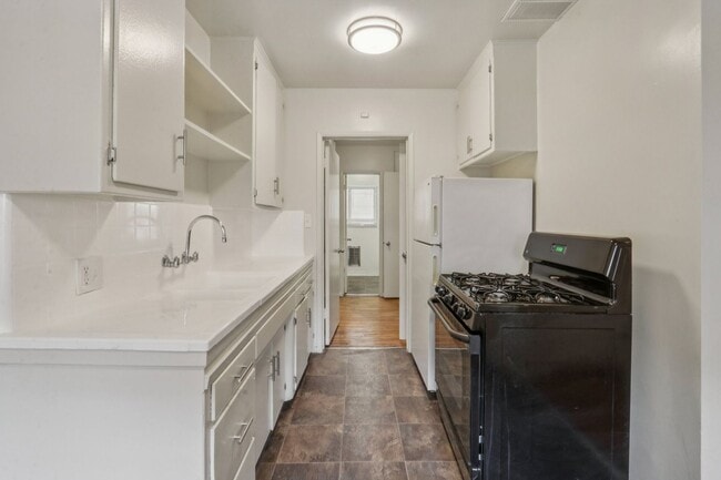 Interior Photo - 652 Veteran Ave