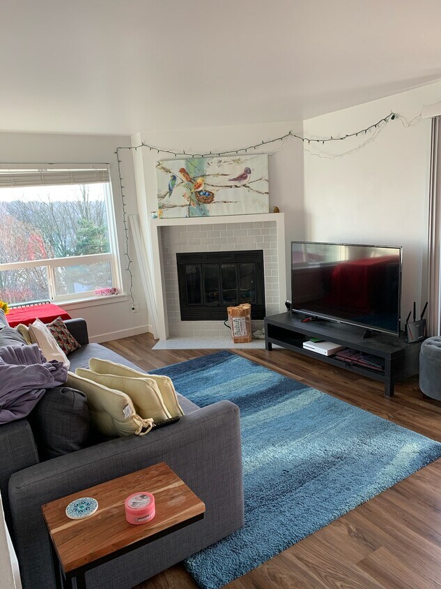 Living Room - 620 Galer St